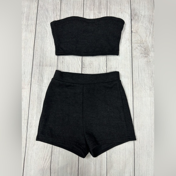 SHEIN 2 piece high waist shorts and tube top - Picture 1 of 2